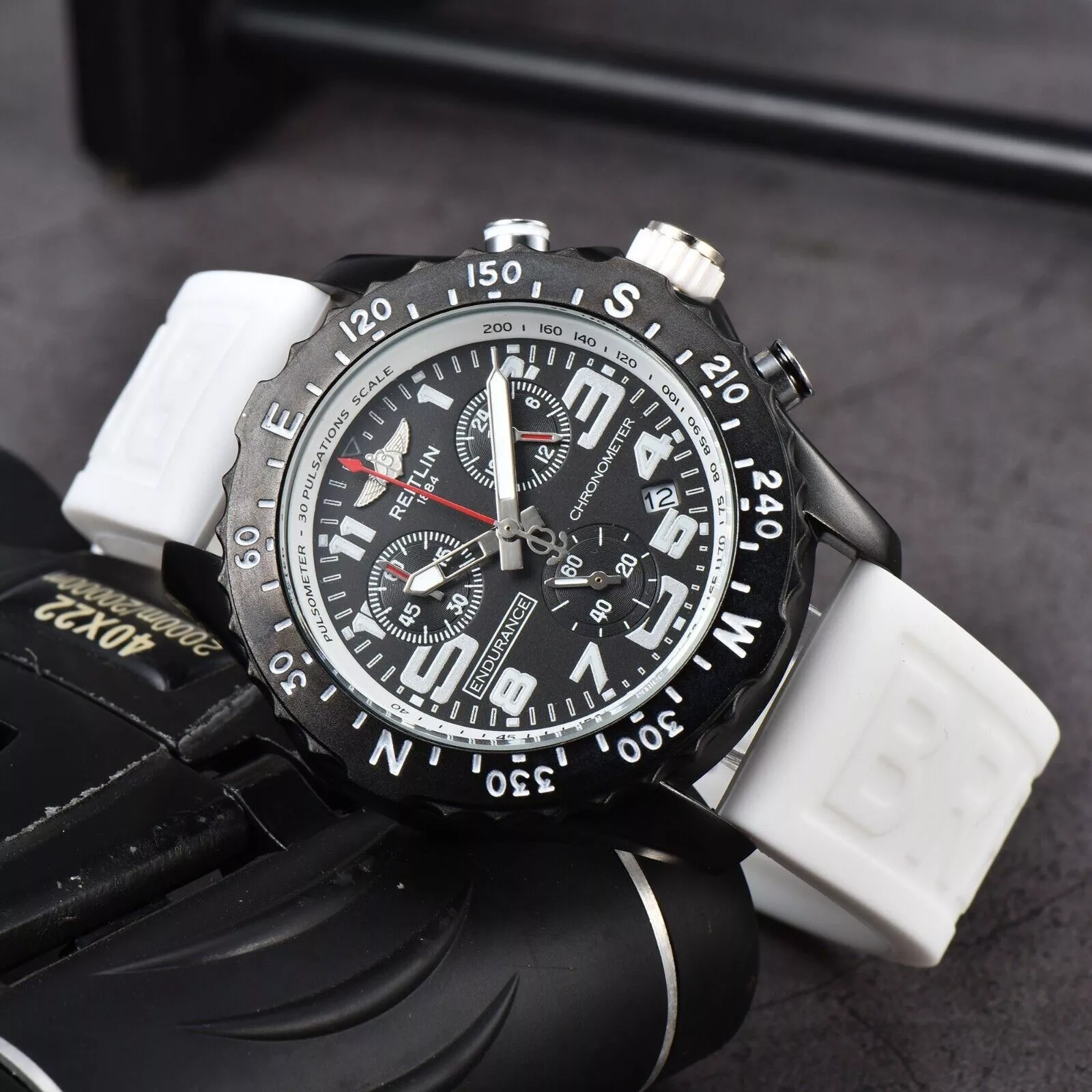 NEW Casual Fashion Men's Multi-function Chronograph Quartz Watch with Rubber Str